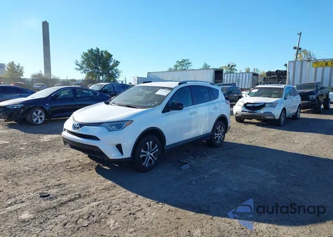 2016 Toyota Rav4 Le z USA, uszkodzony, nr VIN JTMBFREV0GJ073129